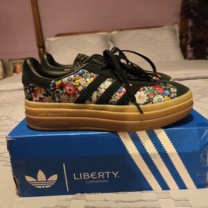 Liberty of London Women's Floral Sneakers - Black and Multicolor